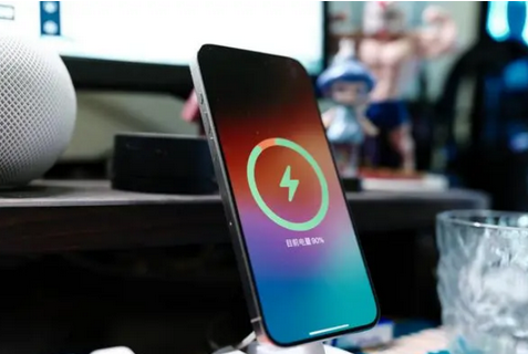 湘桥苹果15换屏服务分享用什么充电器给iPhone15充电更好 